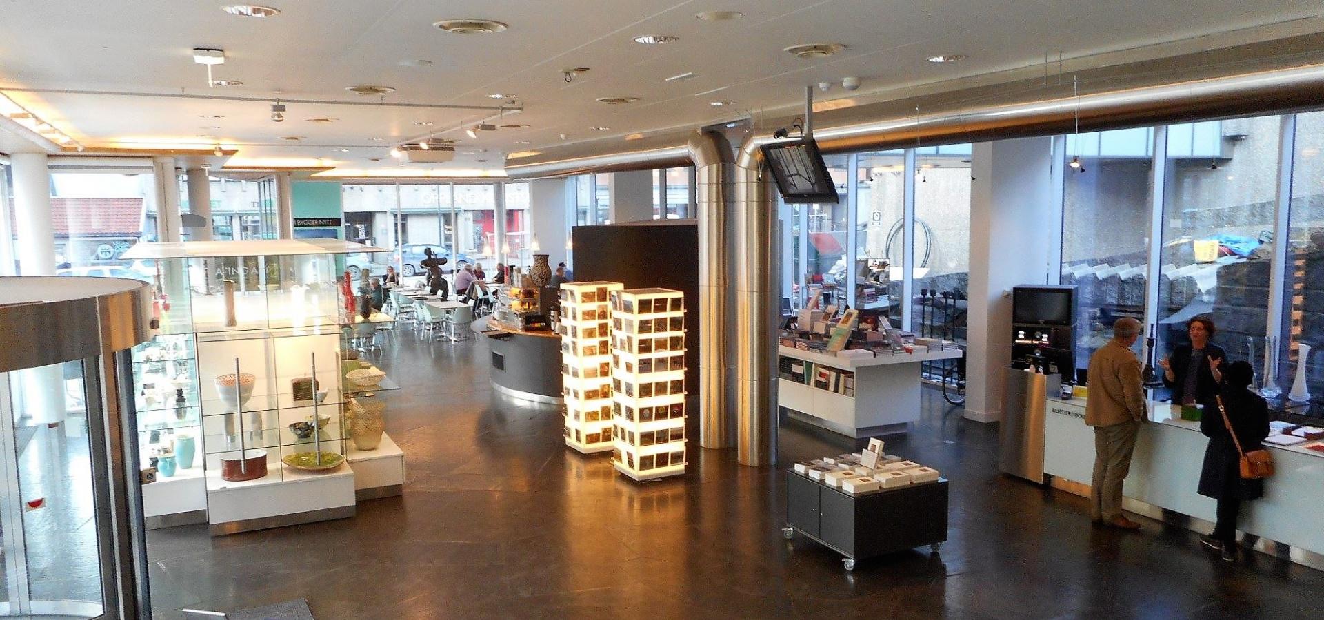 Butikk og cafe i Lillehammer kunstmuseum
