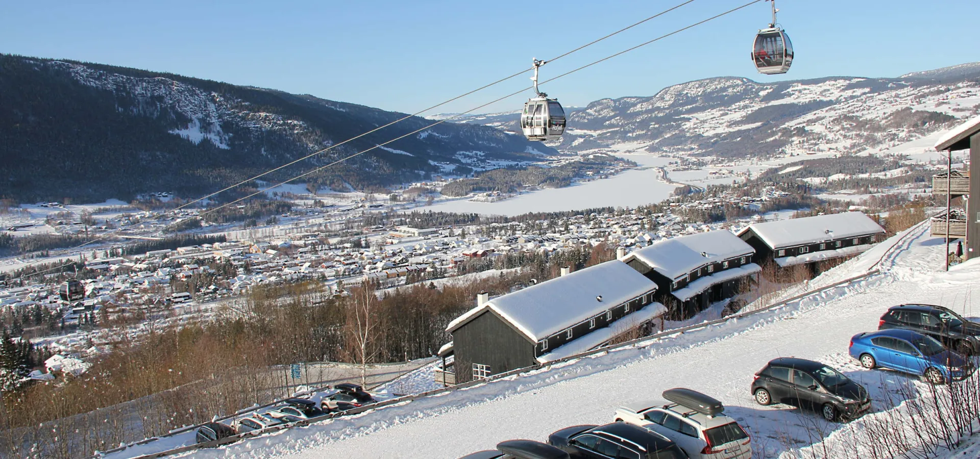 Jaertunet med utsikt mot Gudbrandsdalen