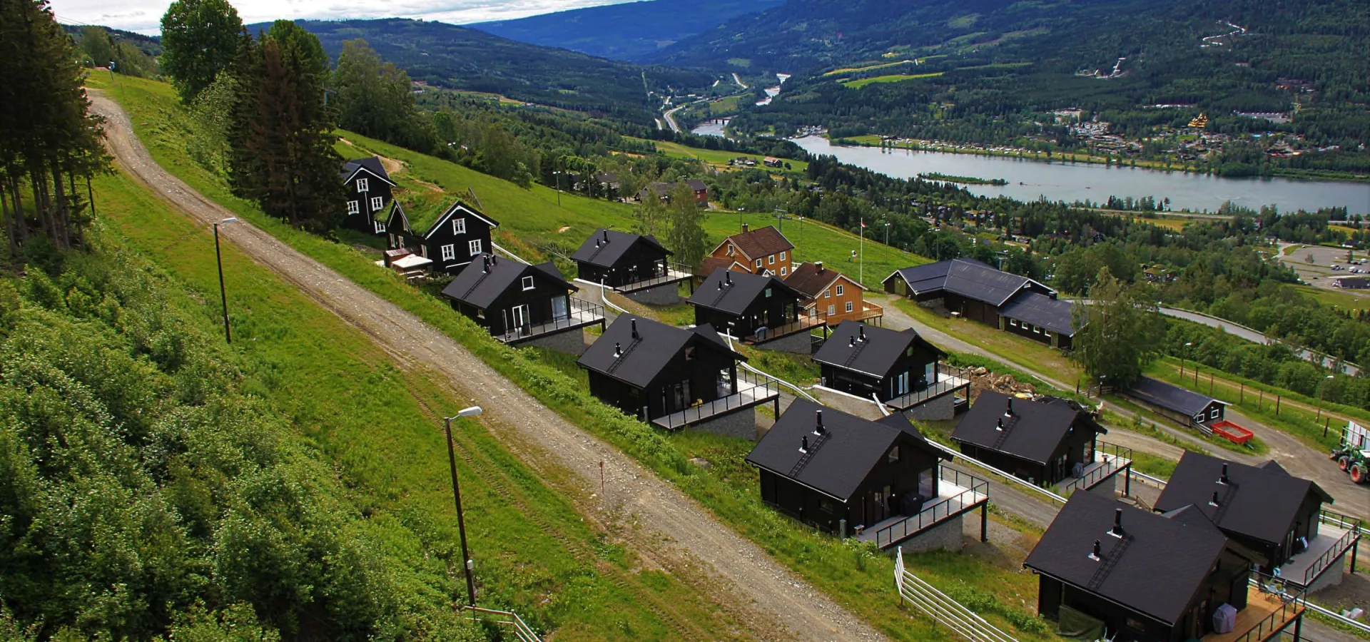 Hytter i Hafjell med utsikt mot Hunderfossen